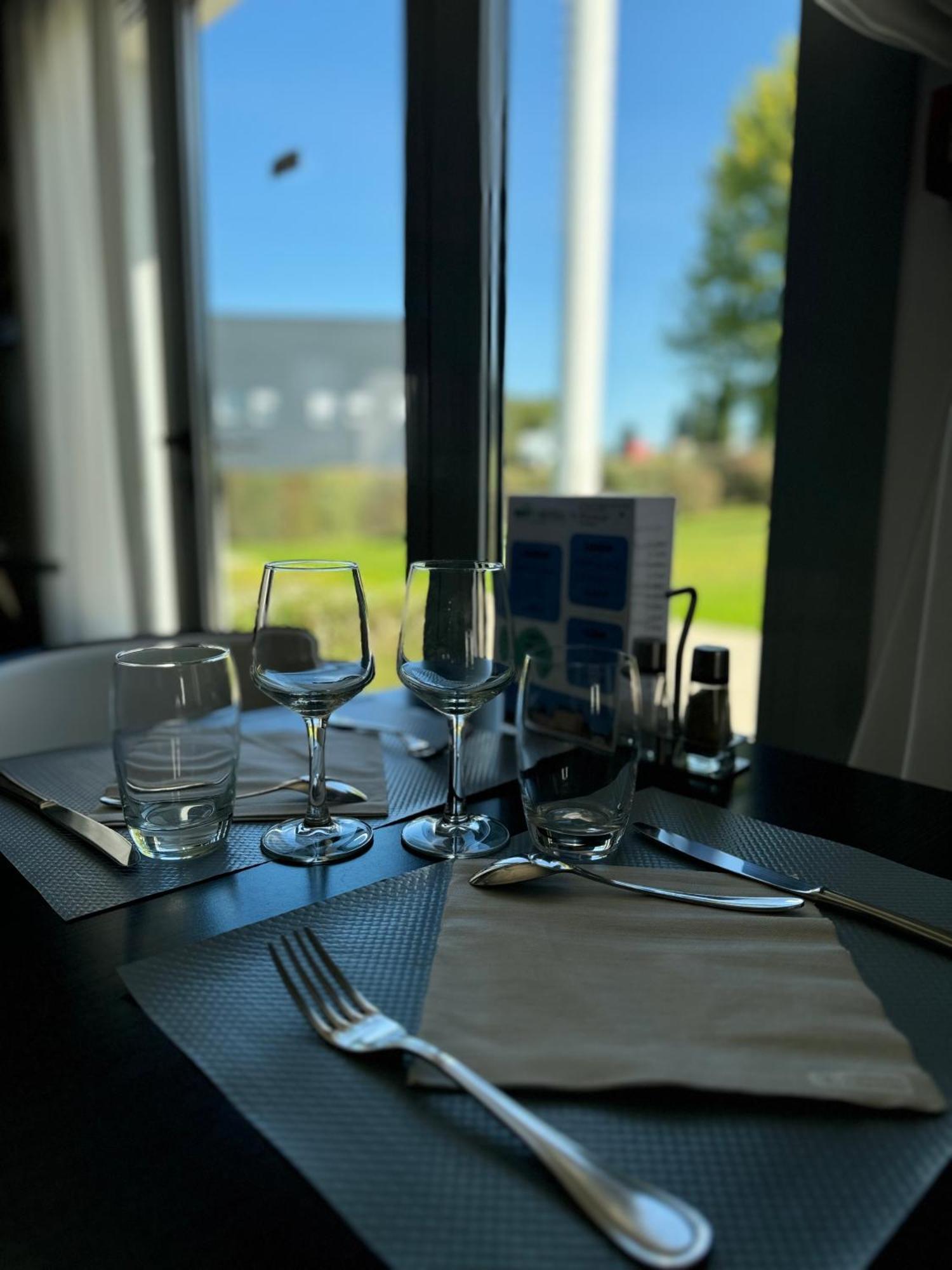 Brit Hotel Mayenne Zewnętrze zdjęcie