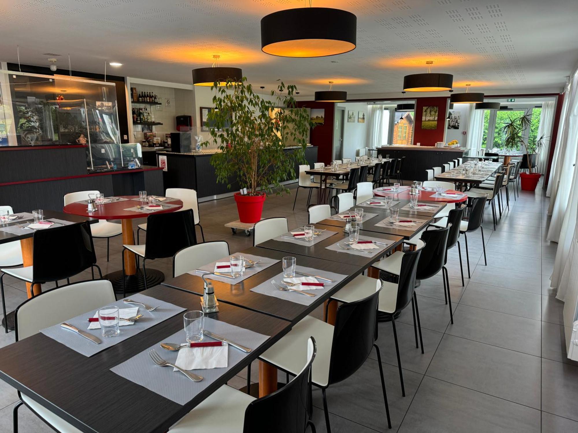 Brit Hotel Mayenne Zewnętrze zdjęcie