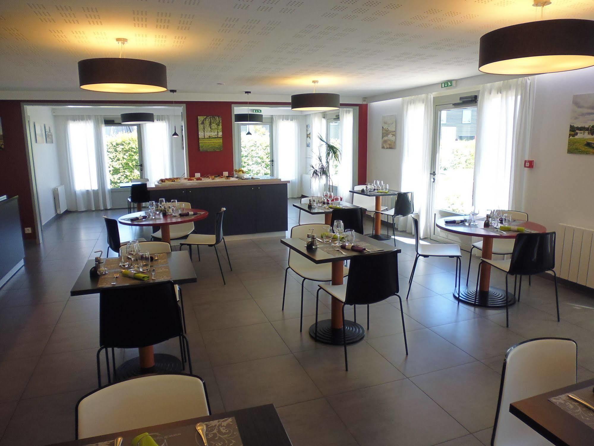 Brit Hotel Mayenne Zewnętrze zdjęcie